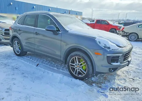 2017 Porsche Cayenne Hybrid Platinum z USA, uszkodzony, nr VIN WP1AE2A29HLA74933